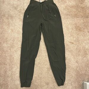Lululemon license to train jogger